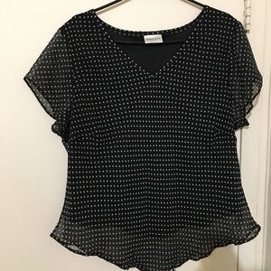 3/$28❤️Black and white top